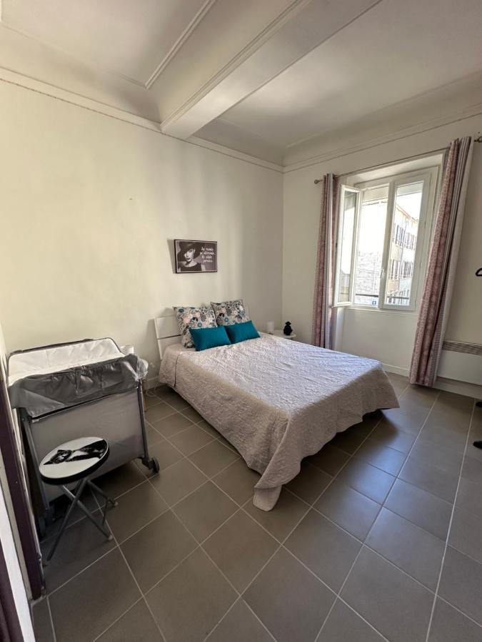 Chez Coco Et Herve Etage Сижан Екстериор снимка